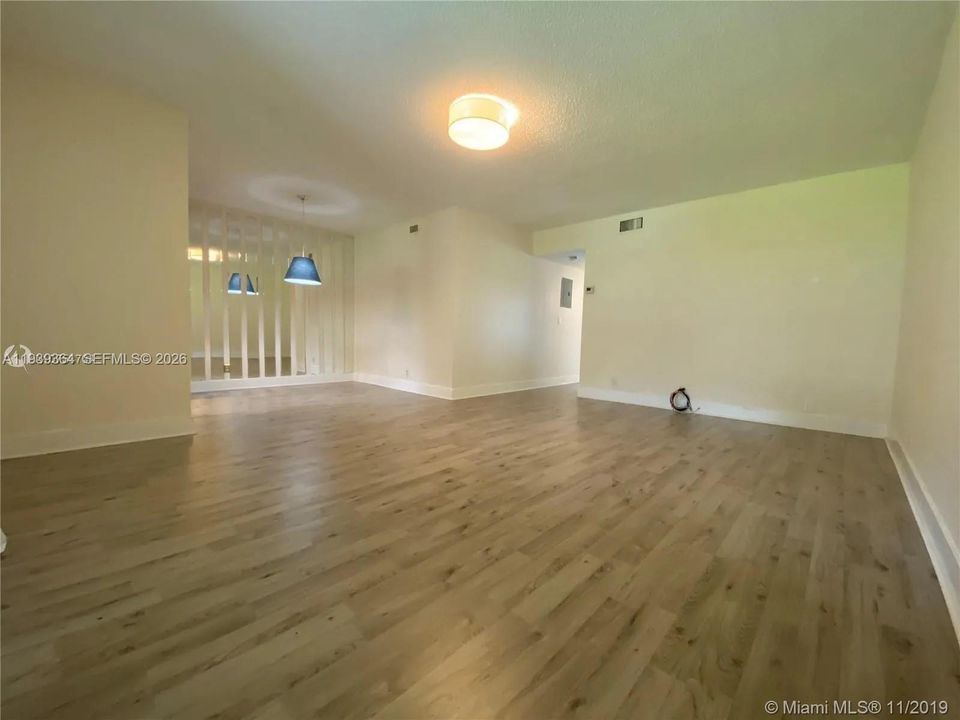 出租: $2,000 (2 贝兹, 2 浴室, 965 平方英尺)