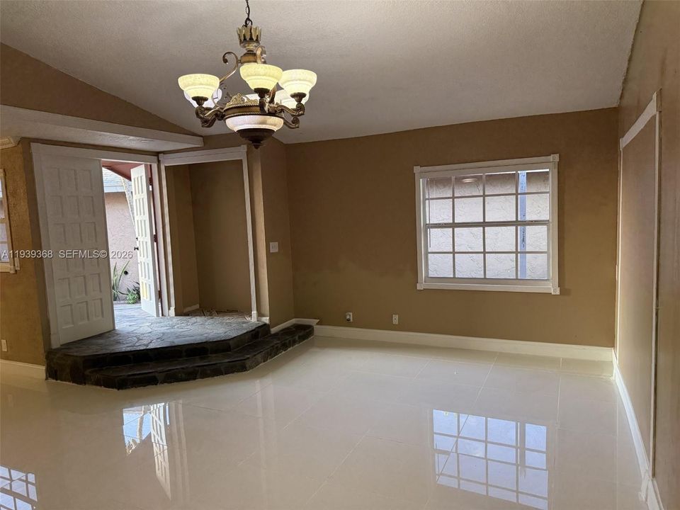 出租: $3,000 (3 贝兹, 2 浴室, 1948 平方英尺)