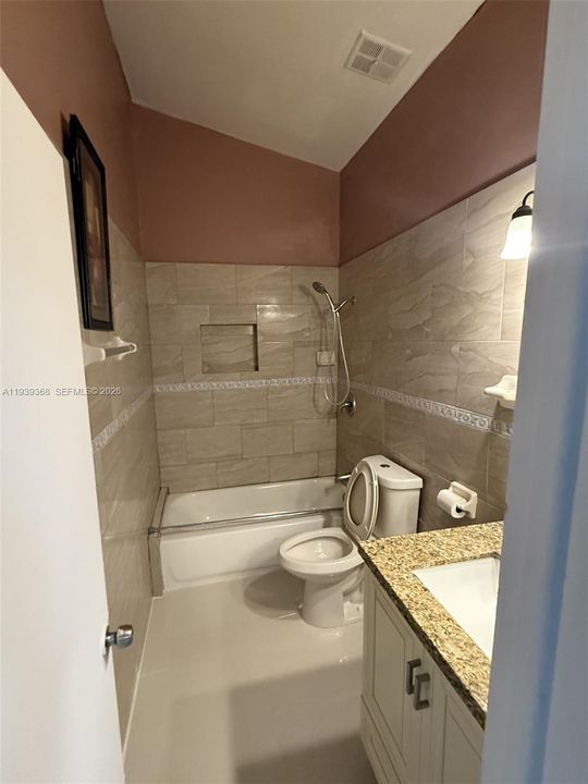 出租: $3,000 (3 贝兹, 2 浴室, 1948 平方英尺)