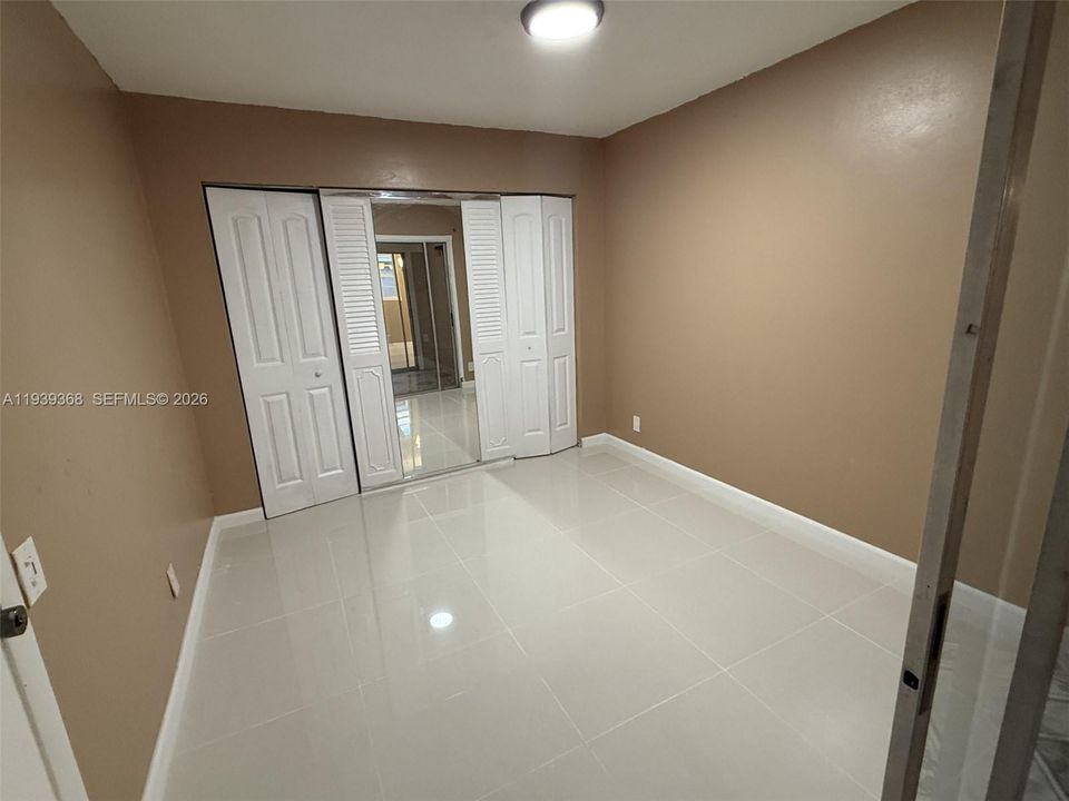 出租: $3,000 (3 贝兹, 2 浴室, 1948 平方英尺)