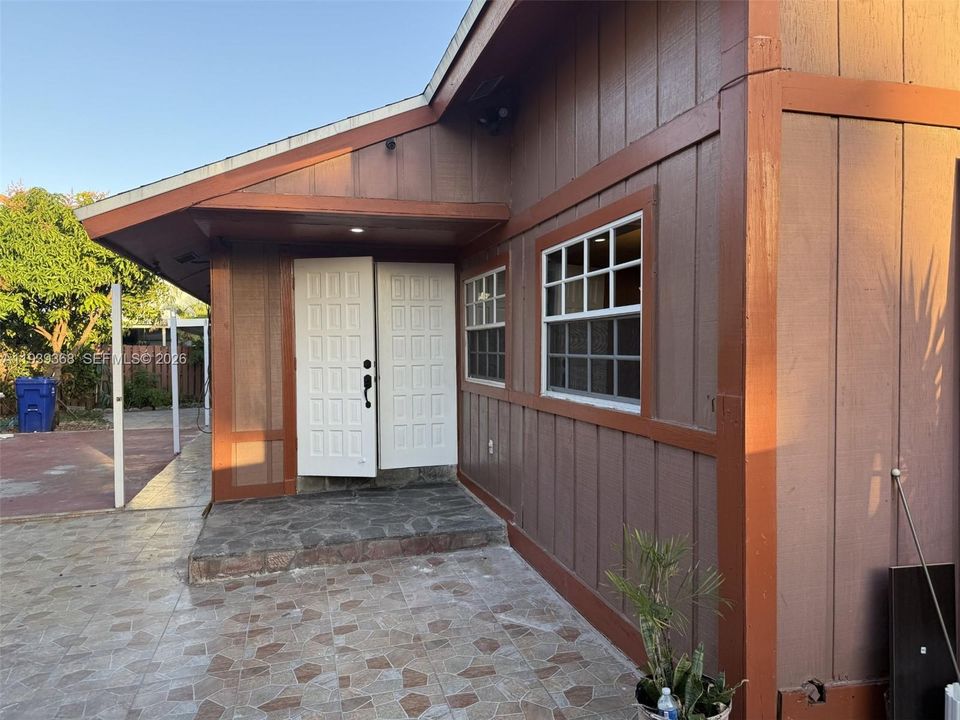 出租: $3,000 (3 贝兹, 2 浴室, 1948 平方英尺)