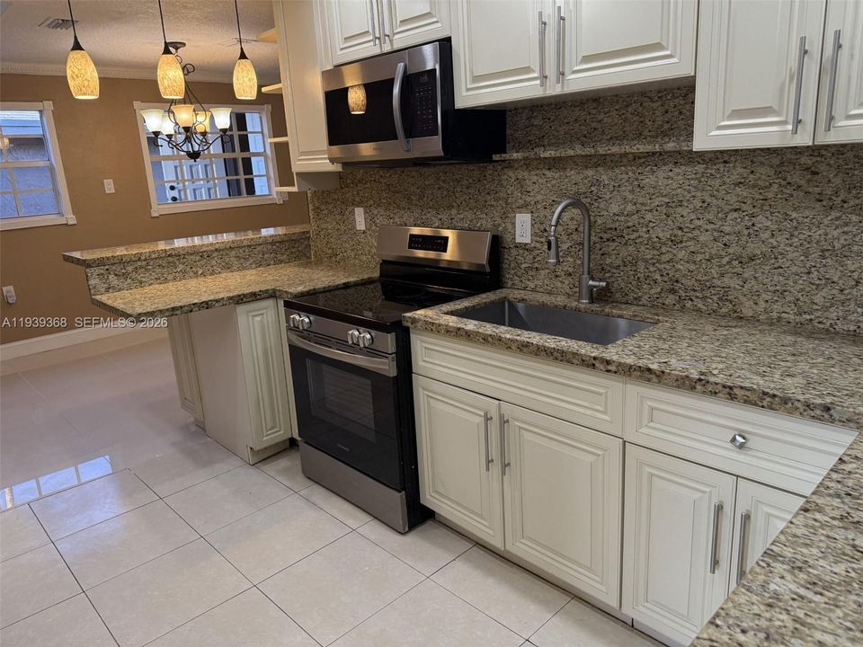 出租: $3,000 (3 贝兹, 2 浴室, 1948 平方英尺)