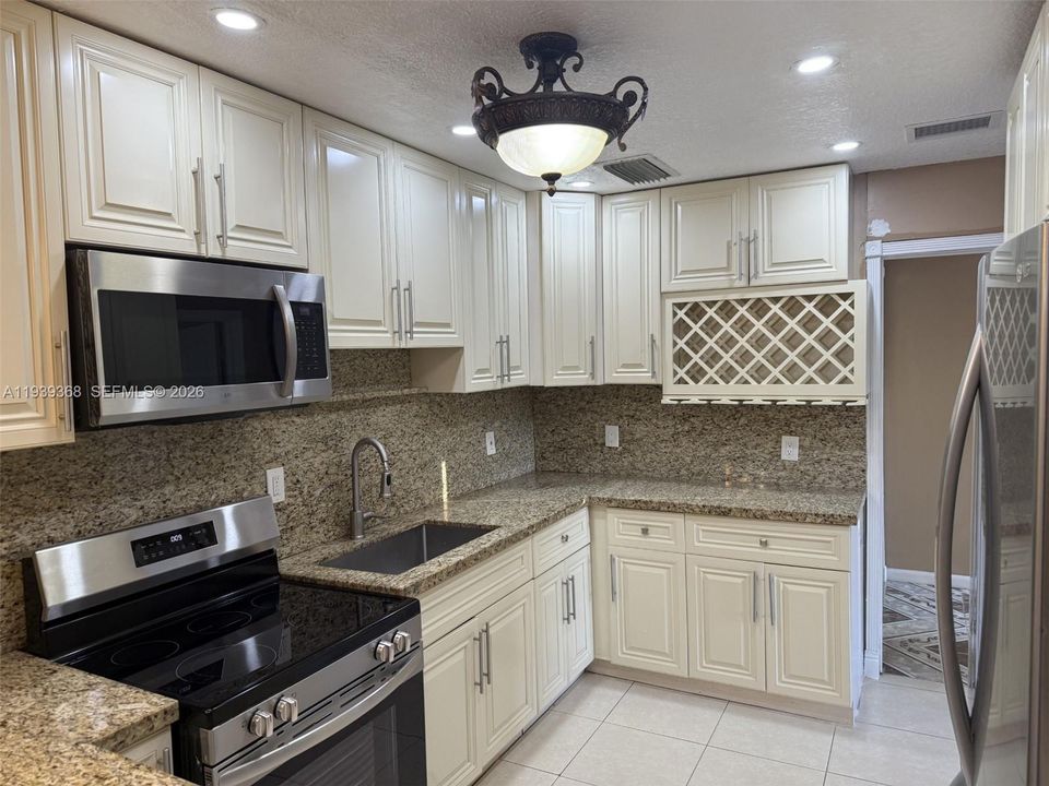 出租: $3,000 (3 贝兹, 2 浴室, 1948 平方英尺)