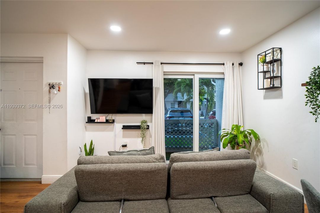 En Venta: $245,000 (1 camas, 1 baños, 750 Pies cuadrados)