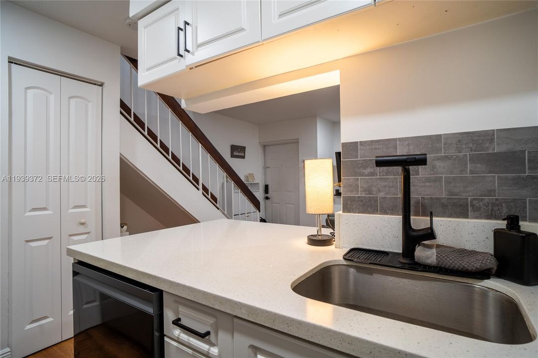 En Venta: $245,000 (1 camas, 1 baños, 750 Pies cuadrados)