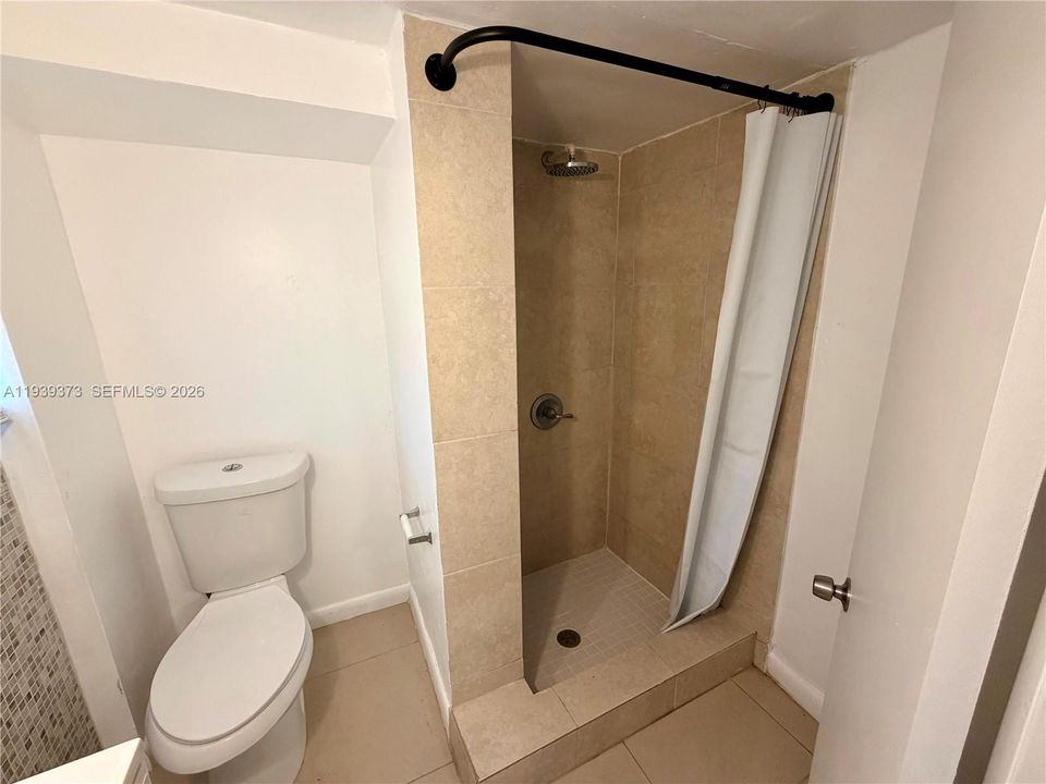 出租: $1,700 (1 贝兹, 1 浴室, 700 平方英尺)