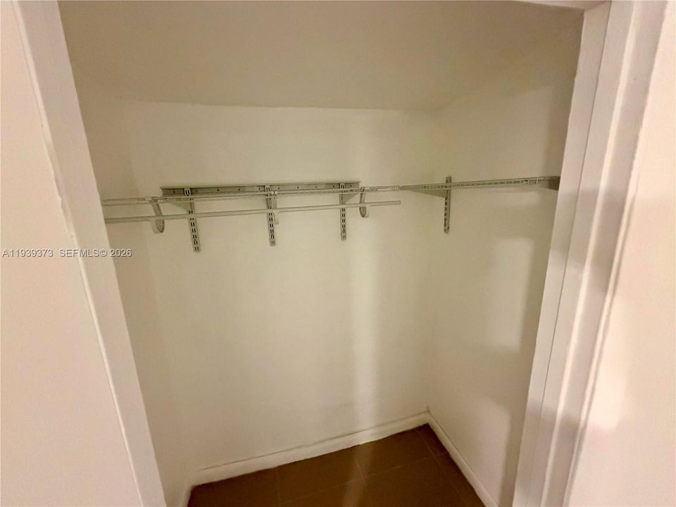 出租: $1,700 (1 贝兹, 1 浴室, 700 平方英尺)