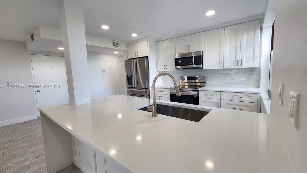 В аренду: $2,100 (1 спален, 1 ванн, 758 Квадратных фут)