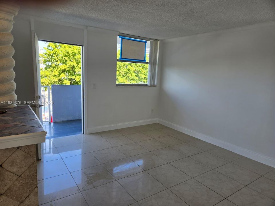 For Rent: $1,850 (1 beds, 1 baths, 620 Square Feet)