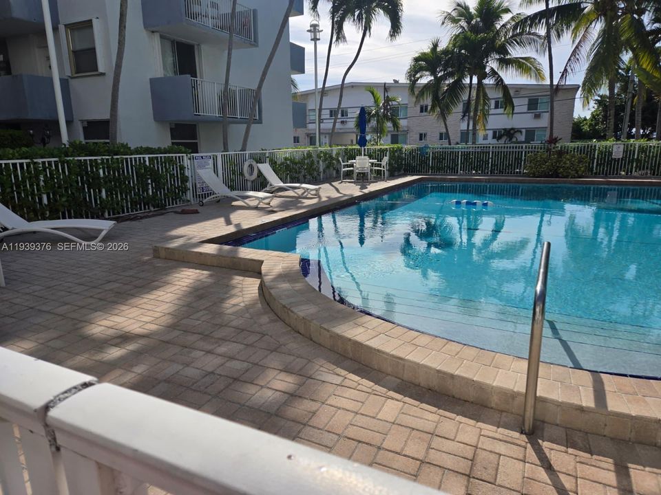 For Rent: $1,850 (1 beds, 1 baths, 620 Square Feet)