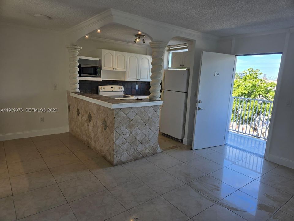 For Rent: $1,850 (1 beds, 1 baths, 620 Square Feet)