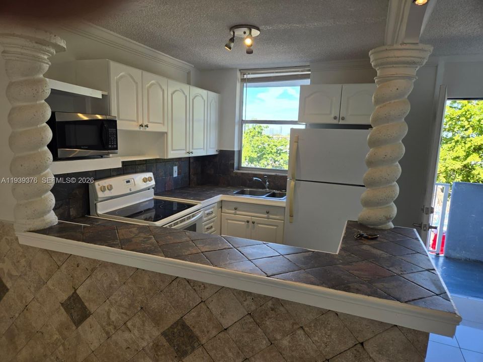 For Rent: $1,850 (1 beds, 1 baths, 620 Square Feet)