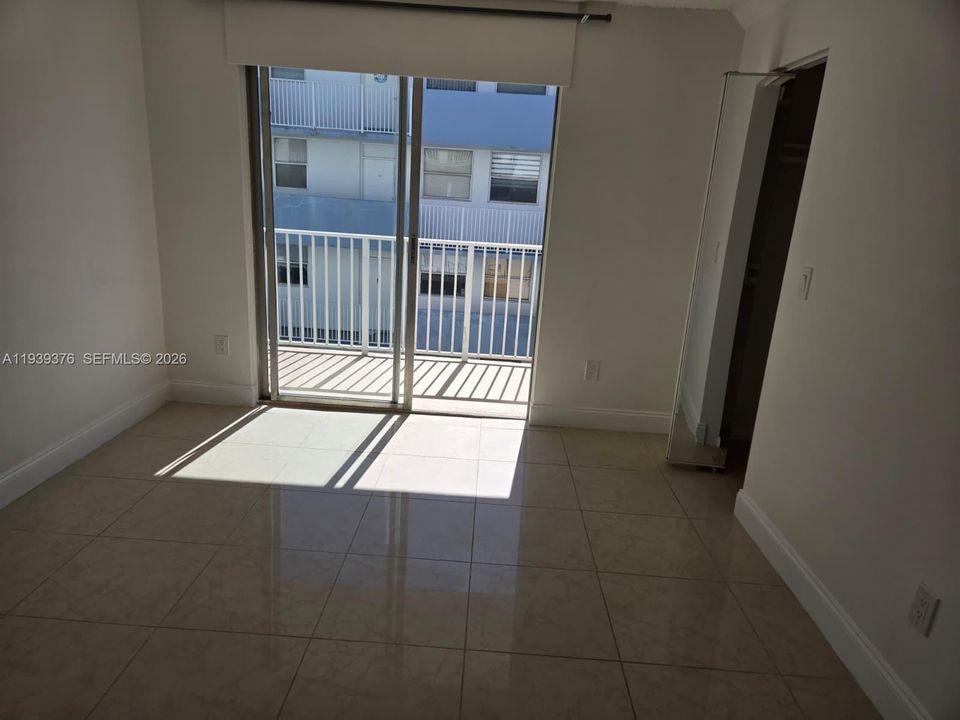 For Rent: $1,850 (1 beds, 1 baths, 620 Square Feet)