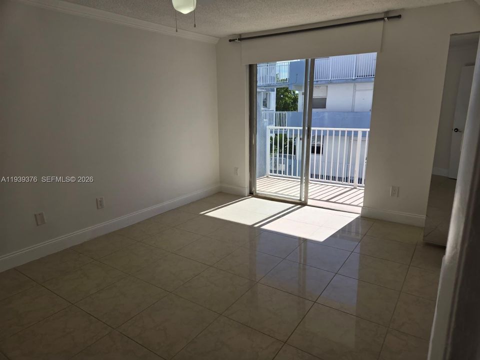 For Rent: $1,850 (1 beds, 1 baths, 620 Square Feet)