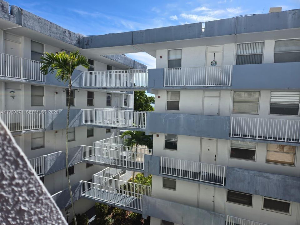 For Rent: $1,850 (1 beds, 1 baths, 620 Square Feet)