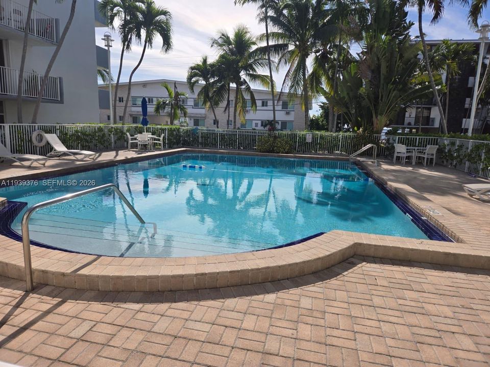 For Rent: $1,850 (1 beds, 1 baths, 620 Square Feet)