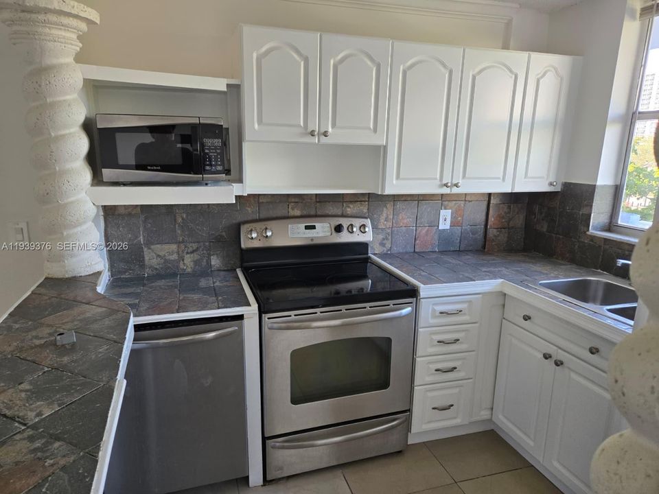 For Rent: $1,850 (1 beds, 1 baths, 620 Square Feet)