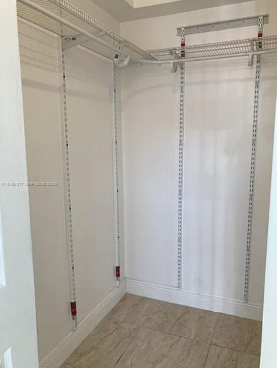 For Sale: $260,000 (2 beds, 2 baths, 898 Square Feet)