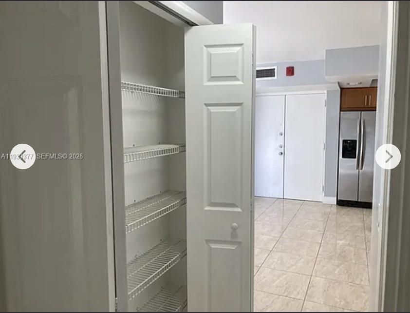 For Sale: $260,000 (2 beds, 2 baths, 898 Square Feet)