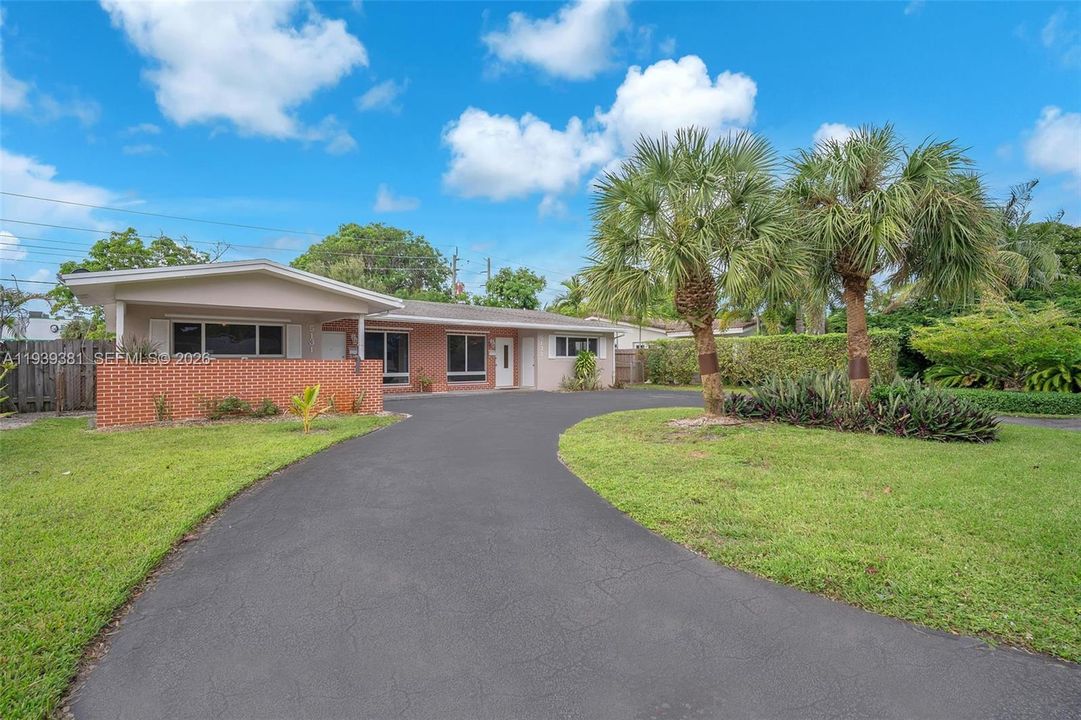 For Rent: $2,400 (2 beds, 2 baths, 1315 Square Feet)