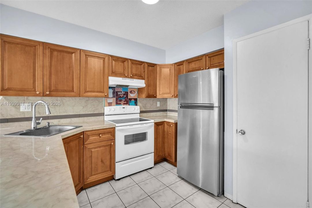 For Rent: $2,400 (2 beds, 2 baths, 1315 Square Feet)