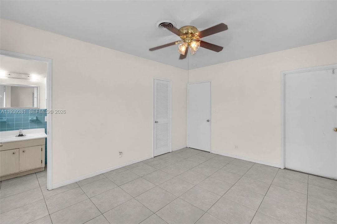 For Rent: $2,400 (2 beds, 2 baths, 1315 Square Feet)