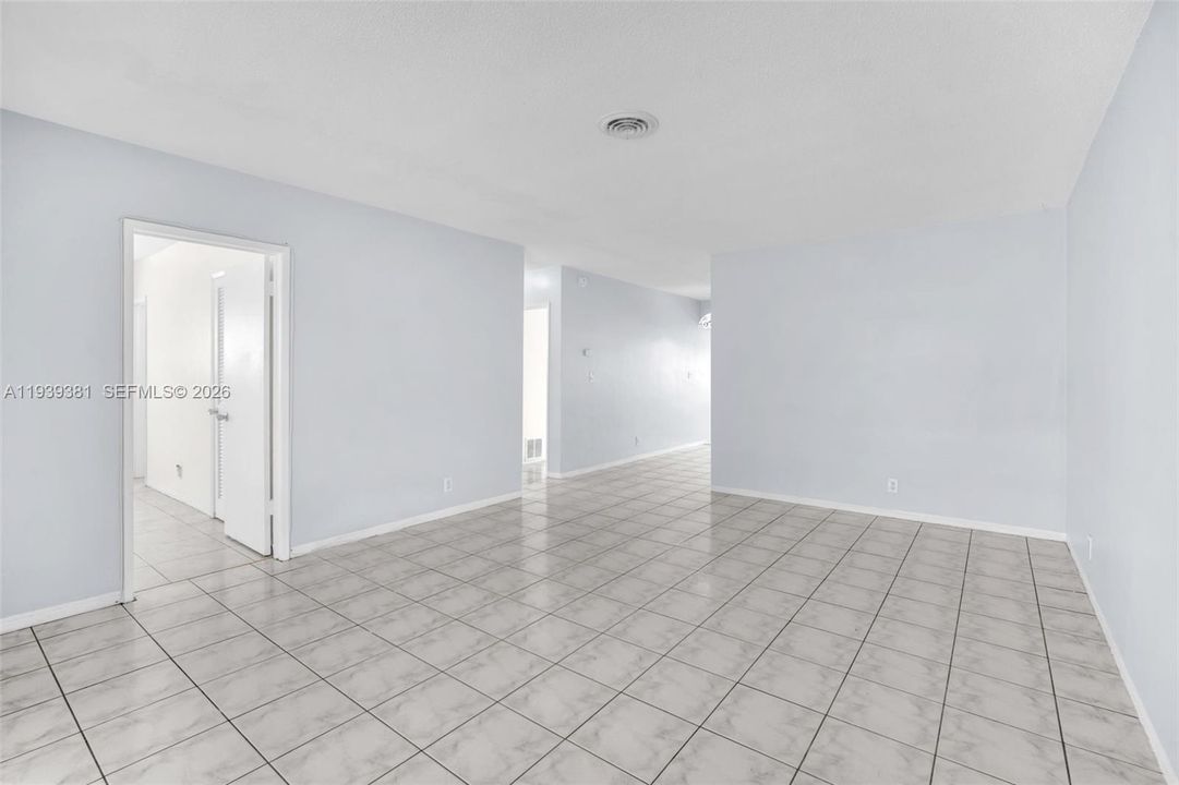 For Rent: $2,400 (2 beds, 2 baths, 1315 Square Feet)