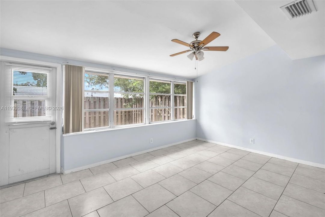 For Rent: $2,400 (2 beds, 2 baths, 1315 Square Feet)