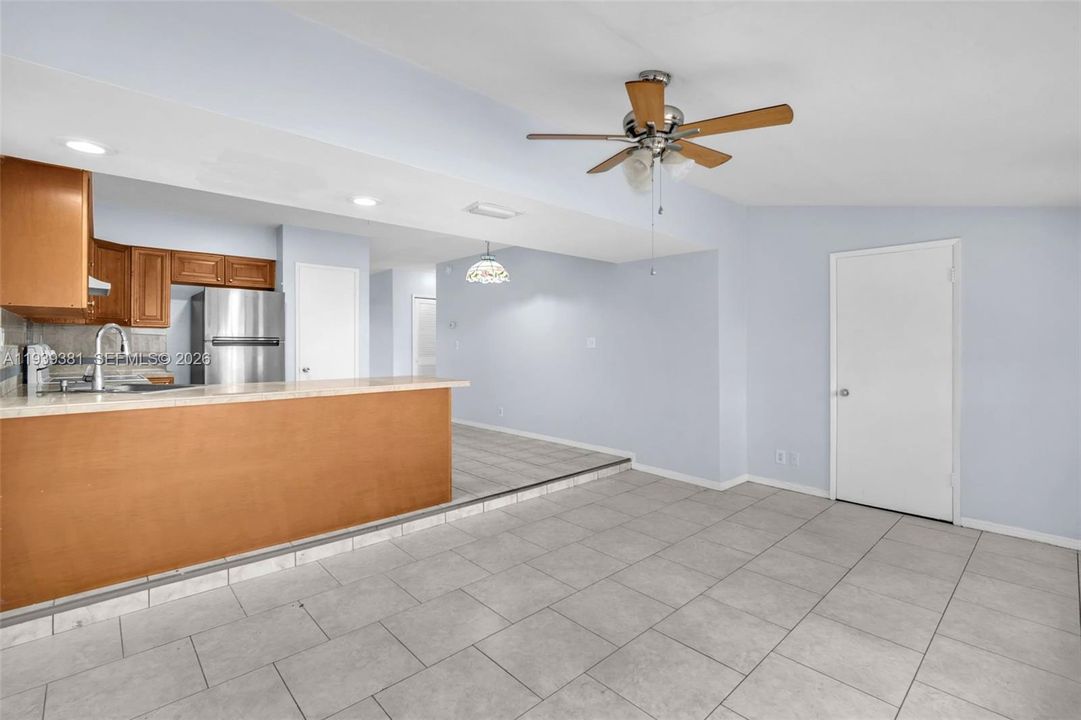 For Rent: $2,400 (2 beds, 2 baths, 1315 Square Feet)