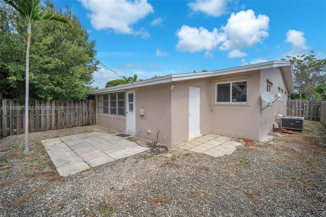 For Rent: $2,400 (2 beds, 2 baths, 1315 Square Feet)