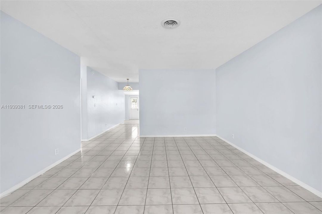 For Rent: $2,400 (2 beds, 2 baths, 1315 Square Feet)