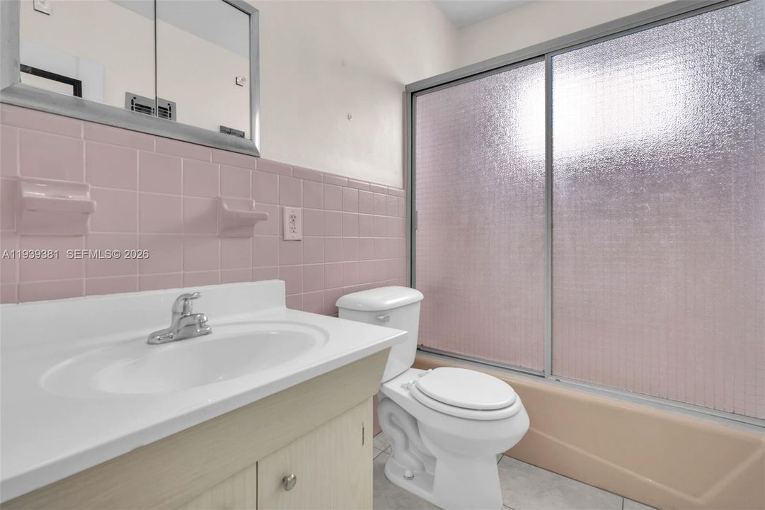 For Rent: $2,400 (2 beds, 2 baths, 1315 Square Feet)