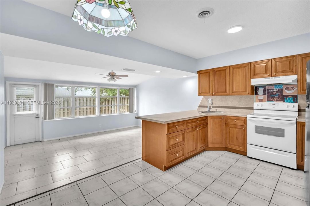 For Rent: $2,400 (2 beds, 2 baths, 1315 Square Feet)