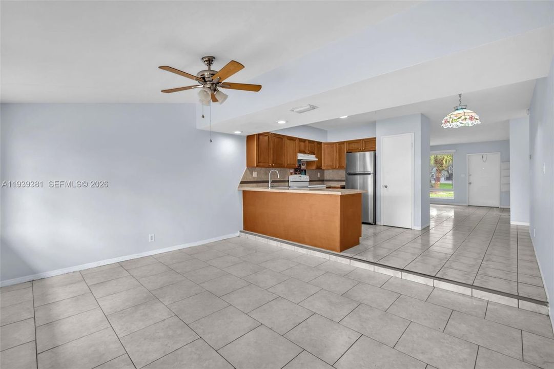 For Rent: $2,400 (2 beds, 2 baths, 1315 Square Feet)