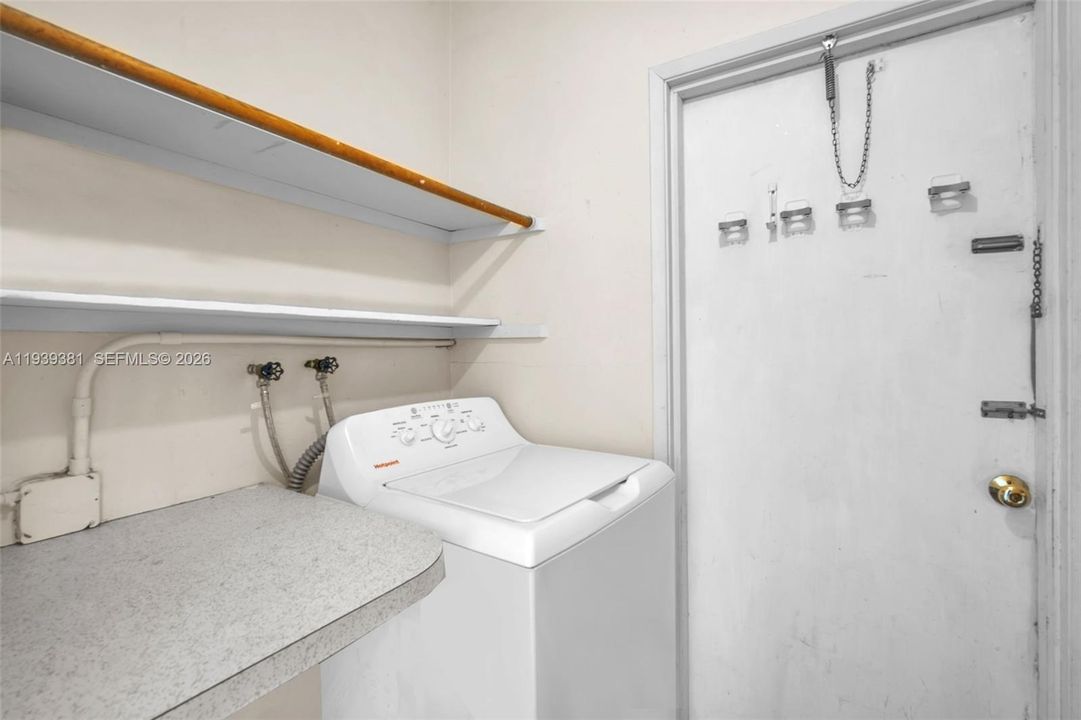 For Rent: $2,400 (2 beds, 2 baths, 1315 Square Feet)