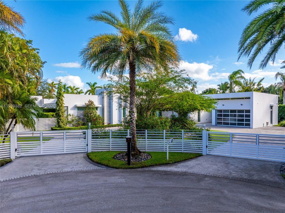 На продажу: $7,800,000 (7 спален, 8 ванн, 6541 Квадратных фут)