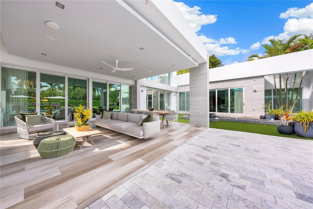 На продажу: $7,800,000 (7 спален, 8 ванн, 6541 Квадратных фут)