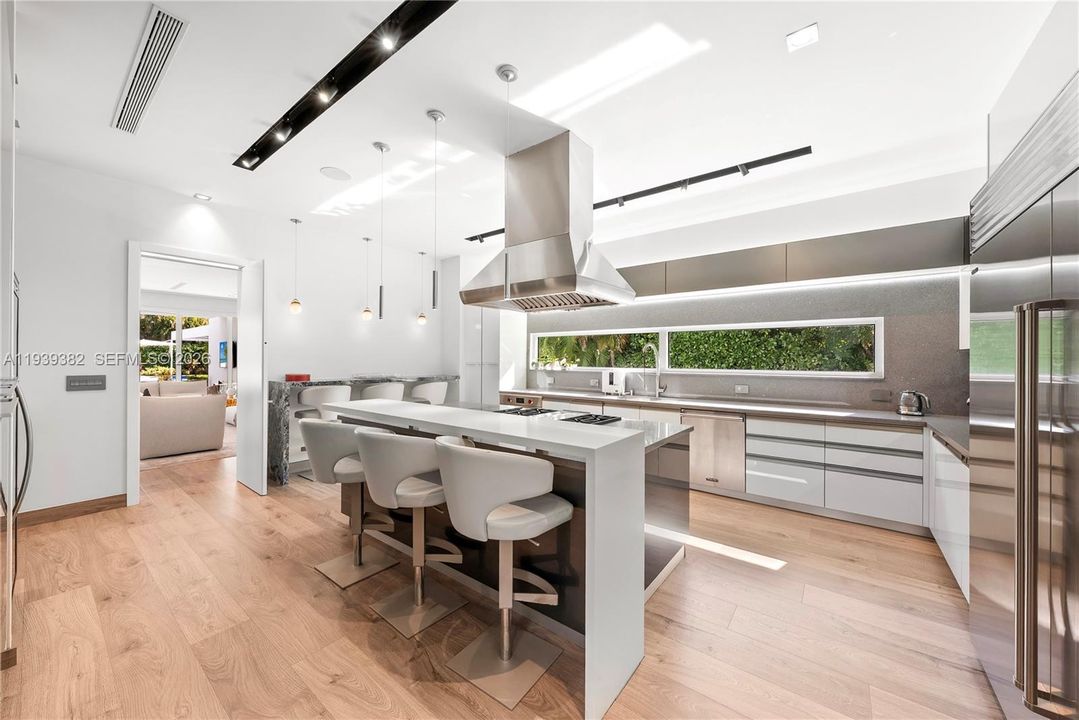 На продажу: $7,800,000 (7 спален, 8 ванн, 6541 Квадратных фут)