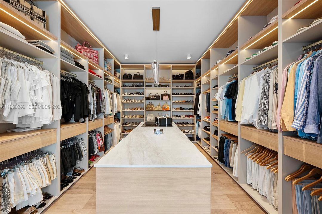 На продажу: $7,800,000 (7 спален, 8 ванн, 6541 Квадратных фут)