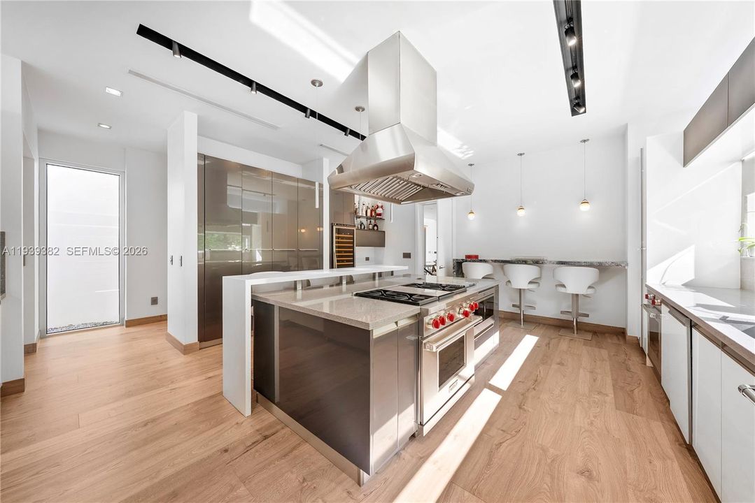 На продажу: $7,800,000 (7 спален, 8 ванн, 6541 Квадратных фут)