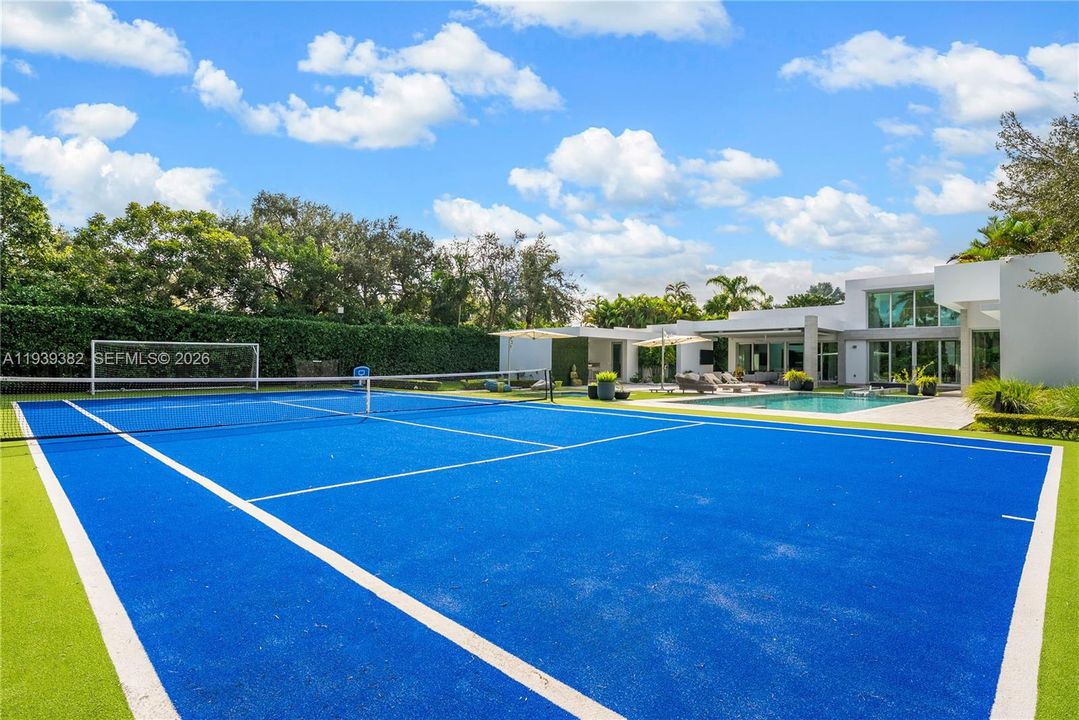 На продажу: $7,800,000 (7 спален, 8 ванн, 6541 Квадратных фут)