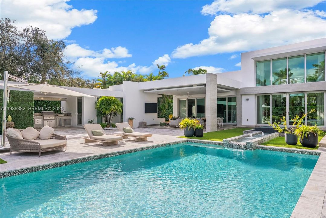 На продажу: $7,800,000 (7 спален, 8 ванн, 6541 Квадратных фут)