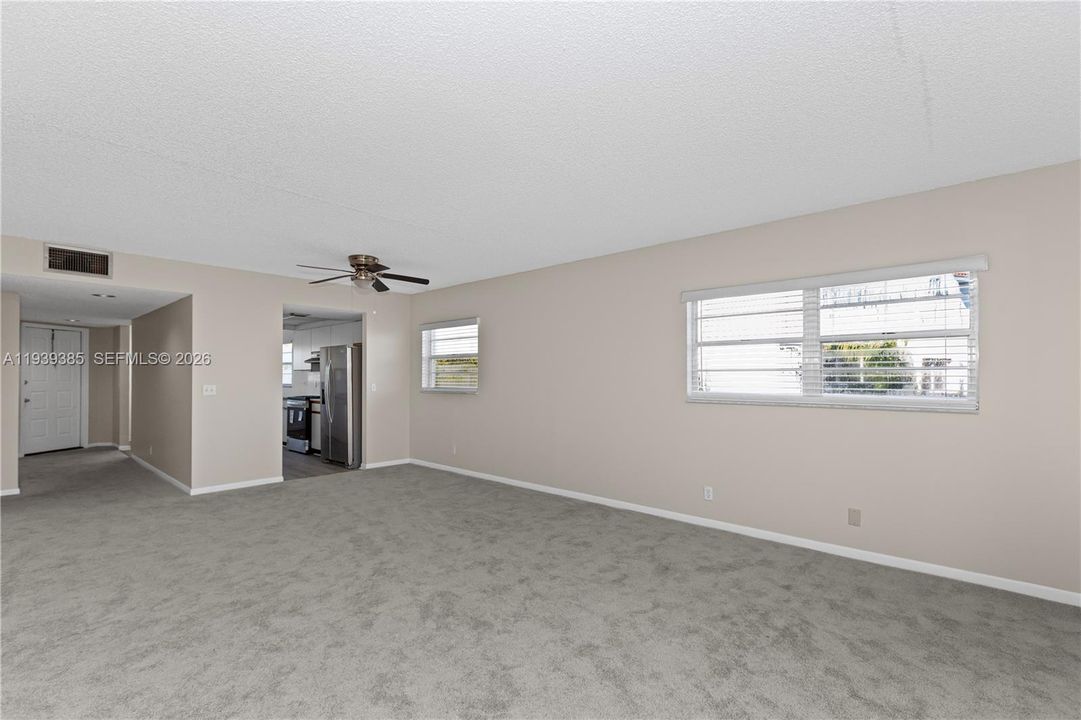 В аренду: $2,350 (2 спален, 2 ванн, 1507 Квадратных фут)