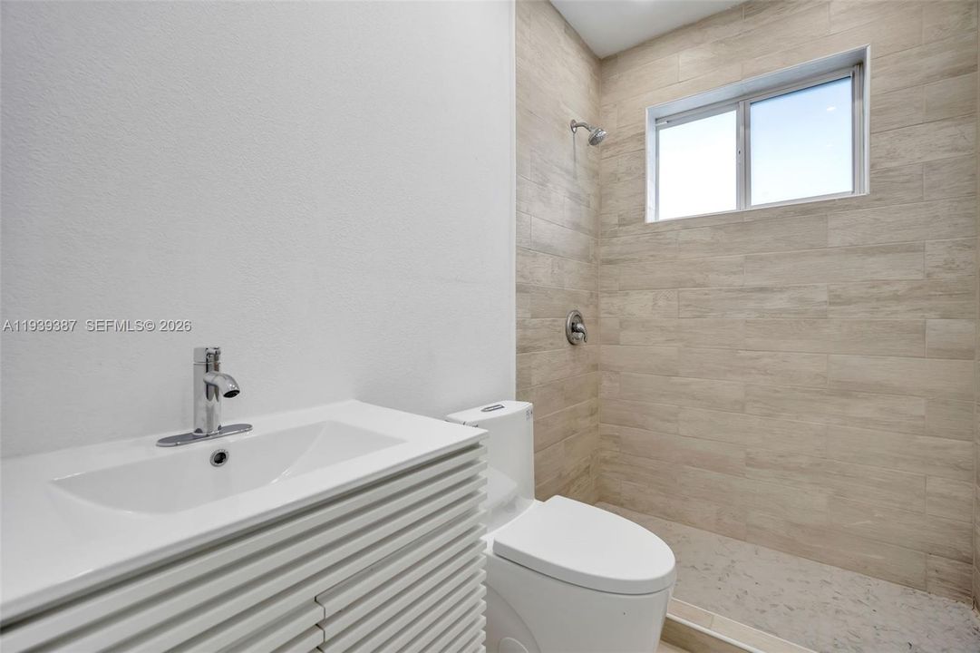 En Venta: $545,000 (4 camas, 2 baños, 1300 Pies cuadrados)