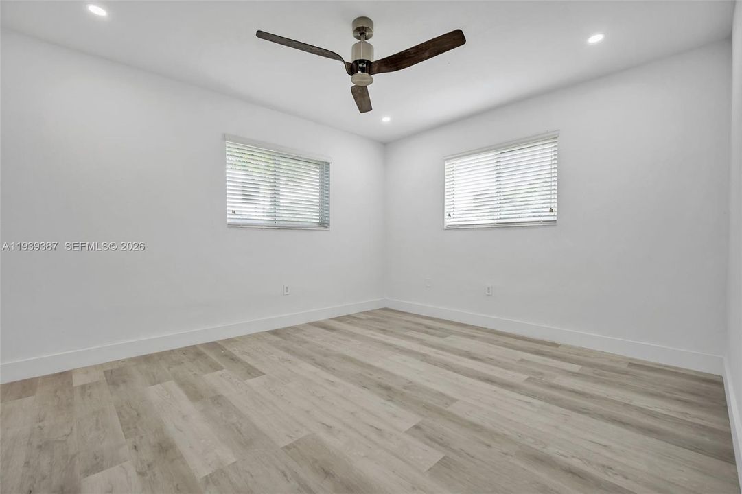 En Venta: $545,000 (4 camas, 2 baños, 1300 Pies cuadrados)