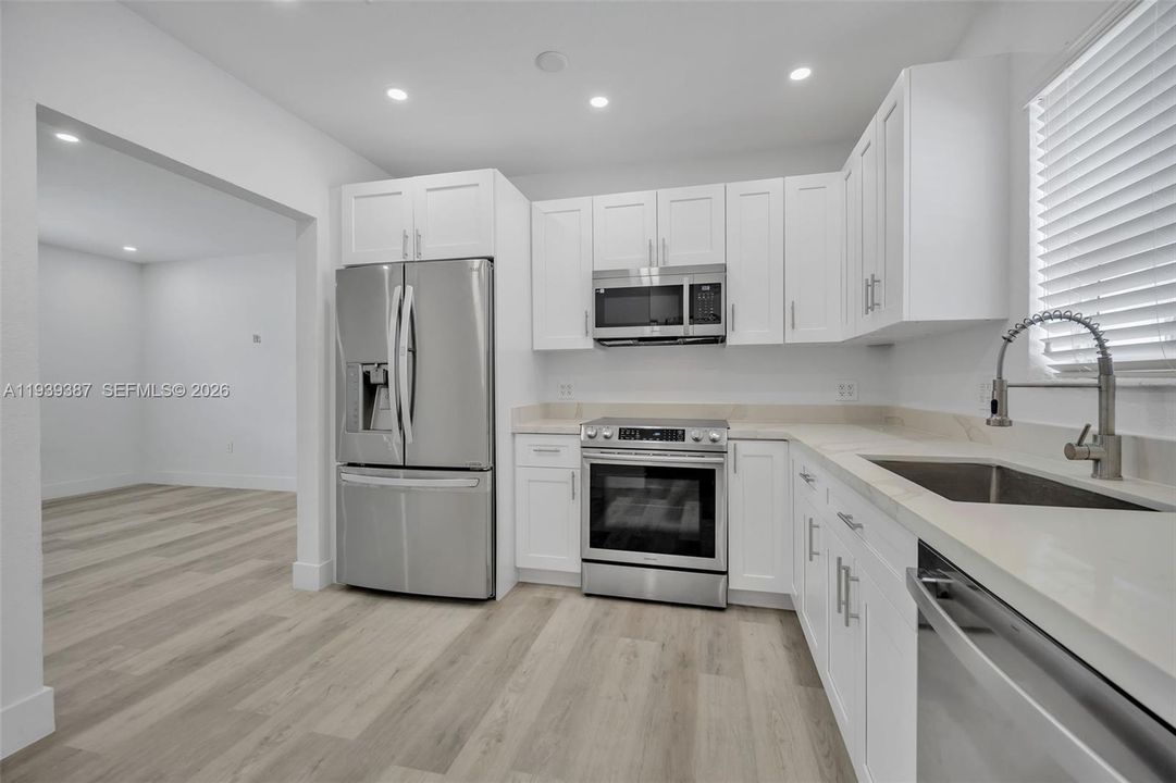 En Venta: $545,000 (4 camas, 2 baños, 1300 Pies cuadrados)