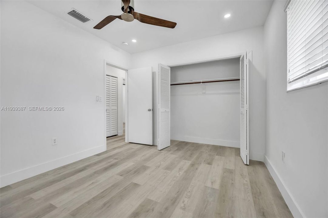 En Venta: $545,000 (4 camas, 2 baños, 1300 Pies cuadrados)