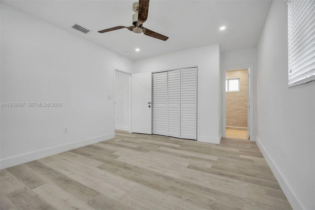 En Venta: $545,000 (4 camas, 2 baños, 1300 Pies cuadrados)