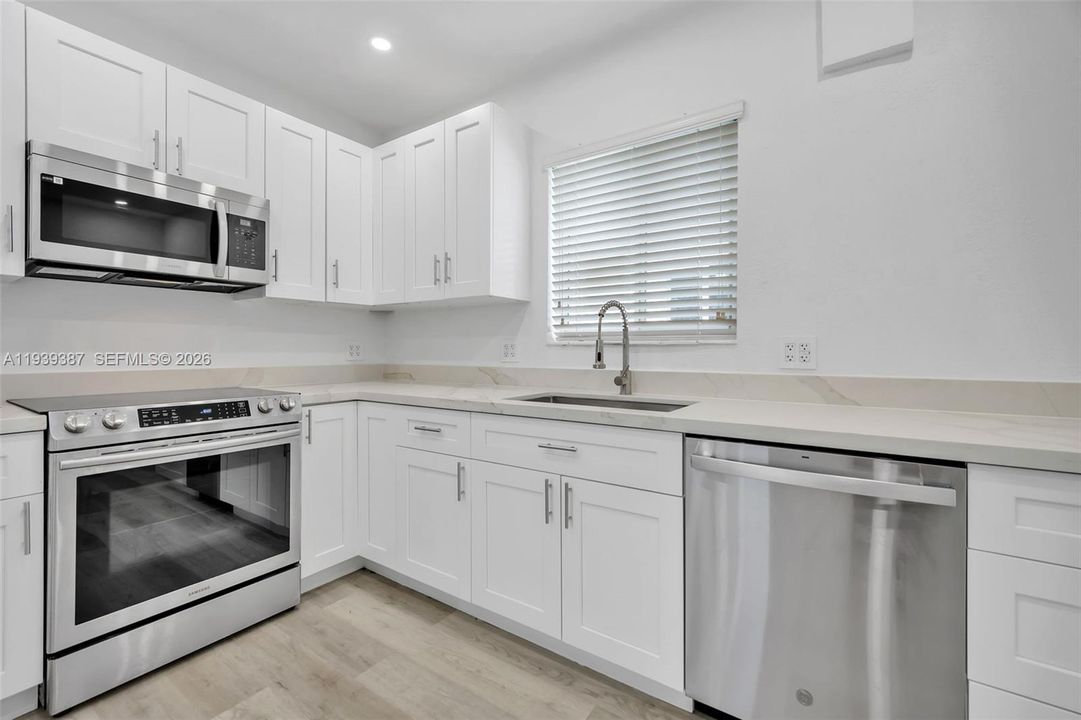 En Venta: $545,000 (4 camas, 2 baños, 1300 Pies cuadrados)