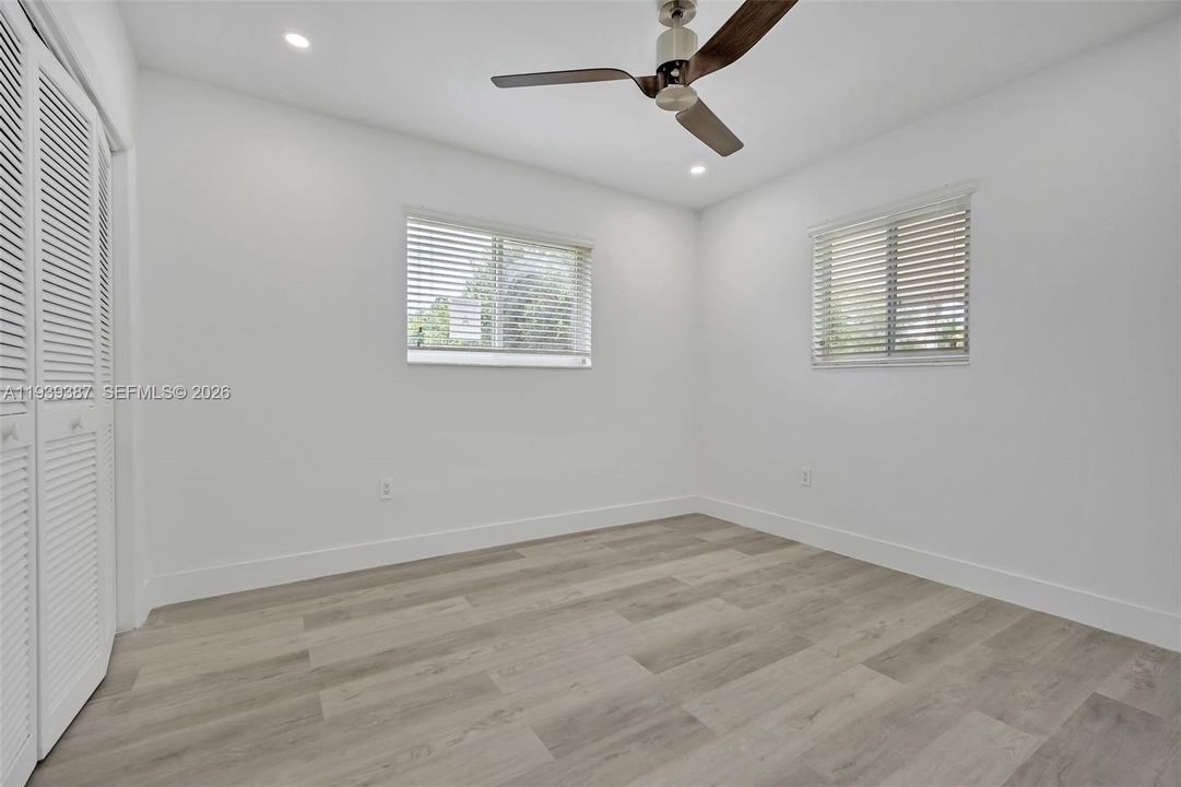 En Venta: $545,000 (4 camas, 2 baños, 1300 Pies cuadrados)